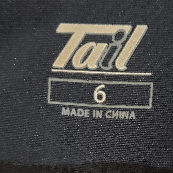 Tail navy golf bermuda shorts with studs and tan stripe details. Like new Sz 6 - Picture 5 of 7